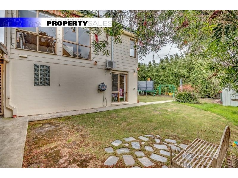 8 Colli Drive, Newborough VIC 3825