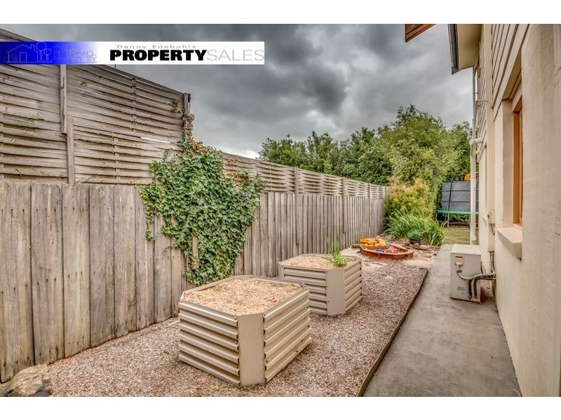 8 Colli Drive, Newborough VIC 3825