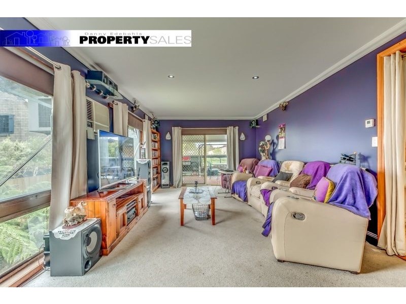 10 William Street, Newborough VIC 3825