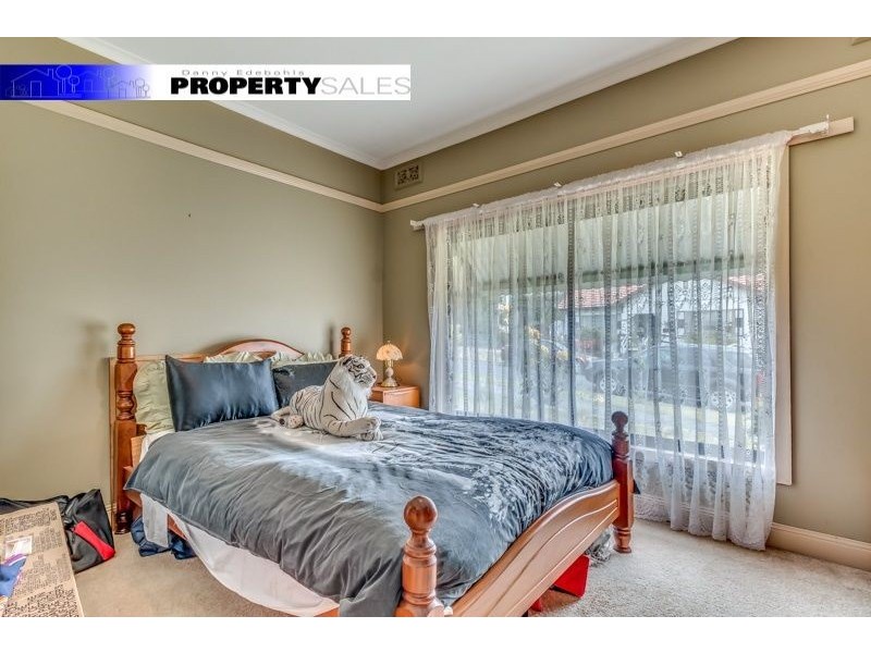 10 William Street, Newborough VIC 3825