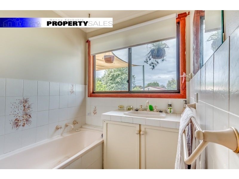 10 William Street, Newborough VIC 3825