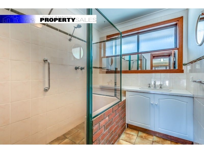 55 Yasmin Drive, Hernes Oak VIC 3825