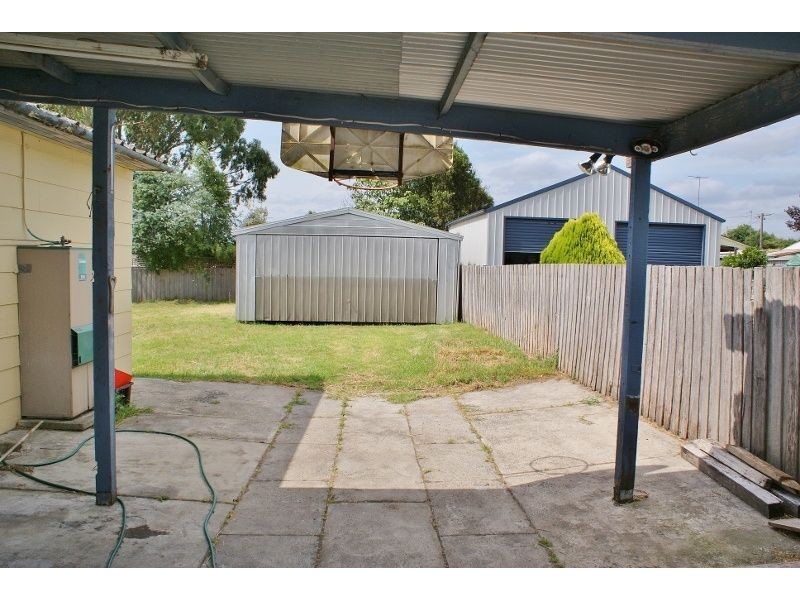 18 Ellinbank Street, Newborough VIC 3825