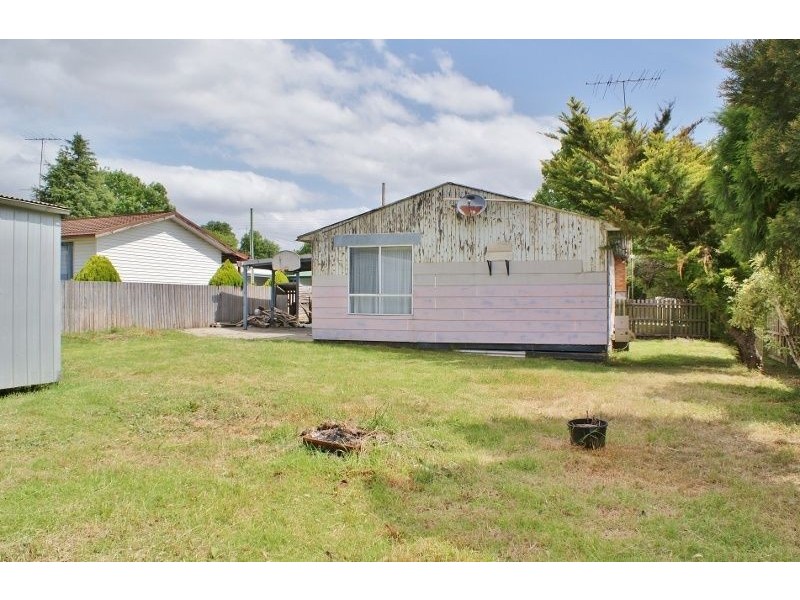 18 Ellinbank Street, Newborough VIC 3825