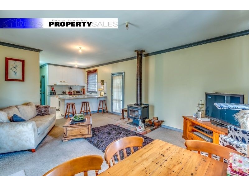 9 Cross Street, Newborough VIC 3825