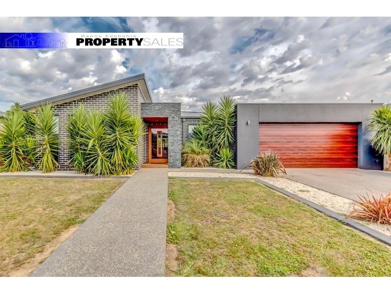 13 Villeneuve Drive, Trafalgar VIC 3824