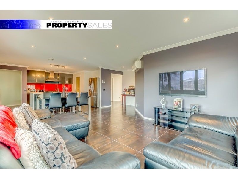 13 Villeneuve Drive, Trafalgar VIC 3824