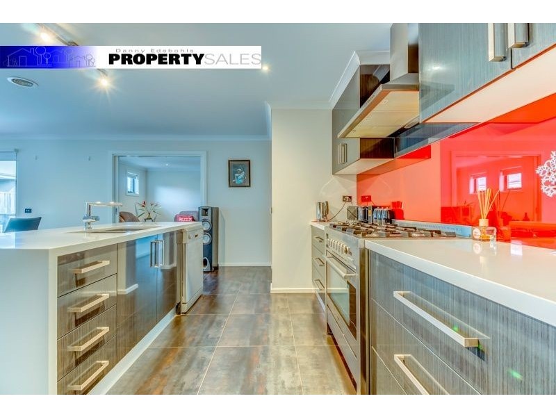 13 Villeneuve Drive, Trafalgar VIC 3824