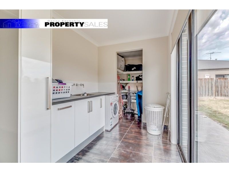 13 Villeneuve Drive, Trafalgar VIC 3824