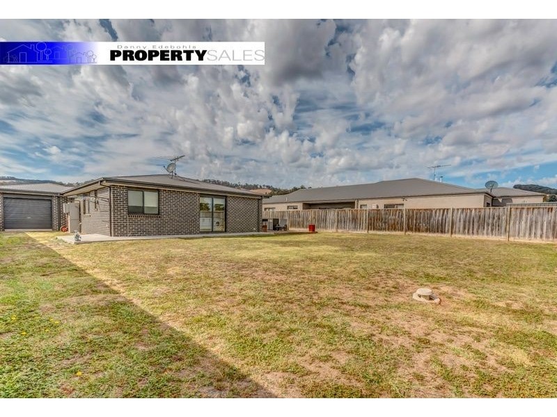 13 Villeneuve Drive, Trafalgar VIC 3824