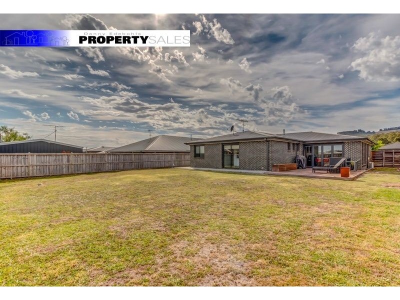 13 Villeneuve Drive, Trafalgar VIC 3824