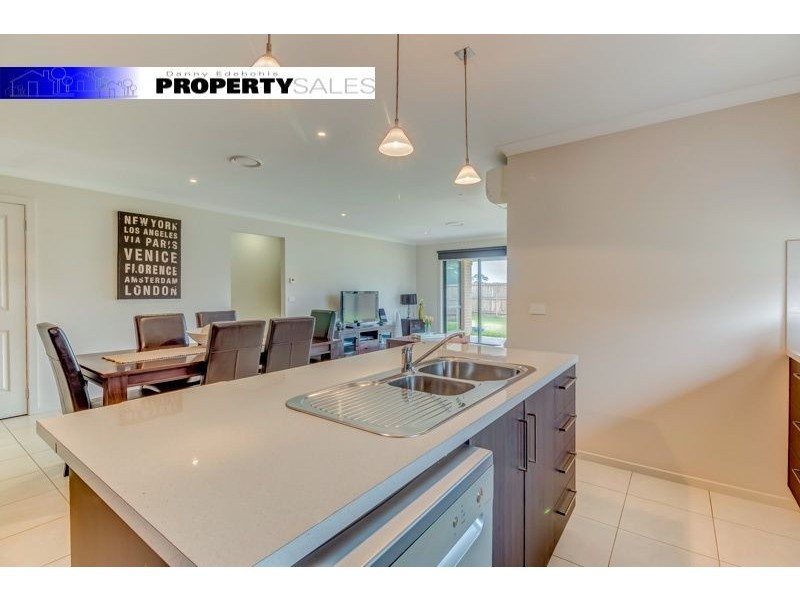 017 Leadbeater Mews, Newborough VIC 3825