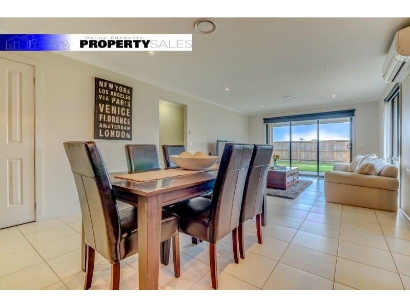 017 Leadbeater Mews, Newborough VIC 3825