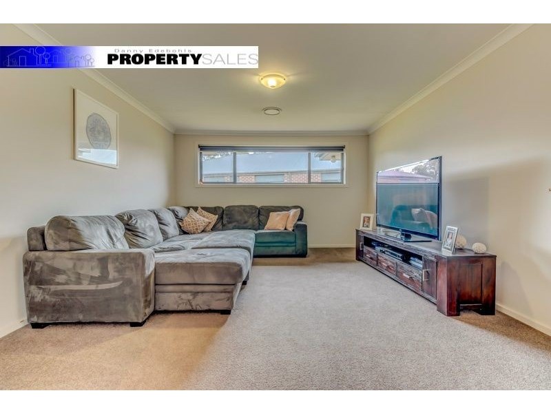 017 Leadbeater Mews, Newborough VIC 3825