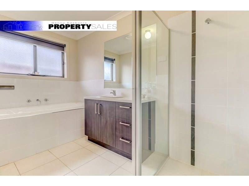 017 Leadbeater Mews, Newborough VIC 3825