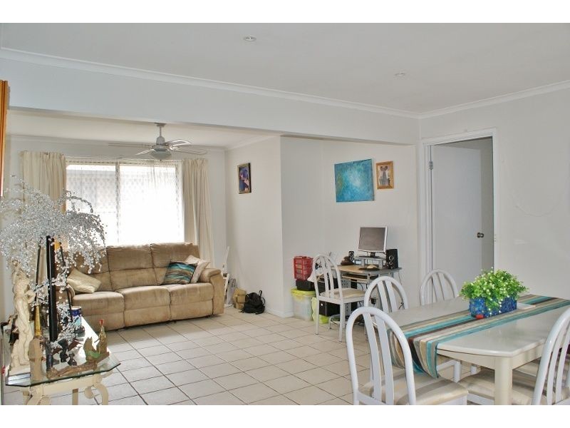 8 Hall Court, Newborough VIC 3825