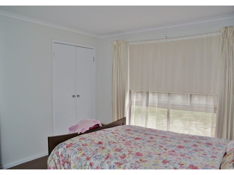 8 Hall Court, Newborough VIC 3825