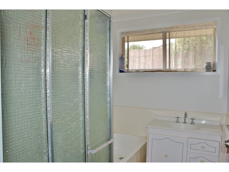 8 Hall Court, Newborough VIC 3825