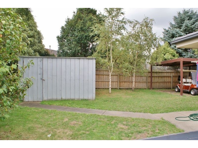 8 Hall Court, Newborough VIC 3825