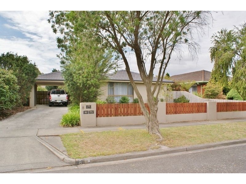 8 Hall Court, Newborough VIC 3825