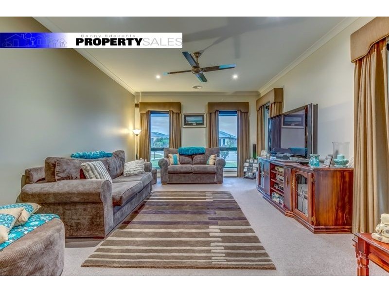 8 Robin Close, Newborough VIC 3825