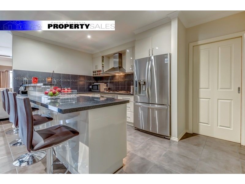 8 Robin Close, Newborough VIC 3825