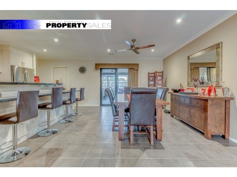 8 Robin Close, Newborough VIC 3825