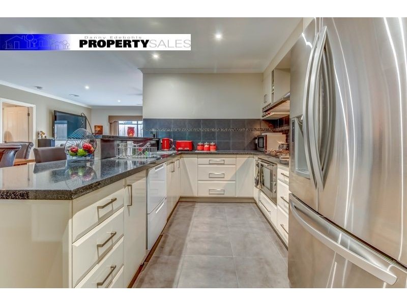 8 Robin Close, Newborough VIC 3825