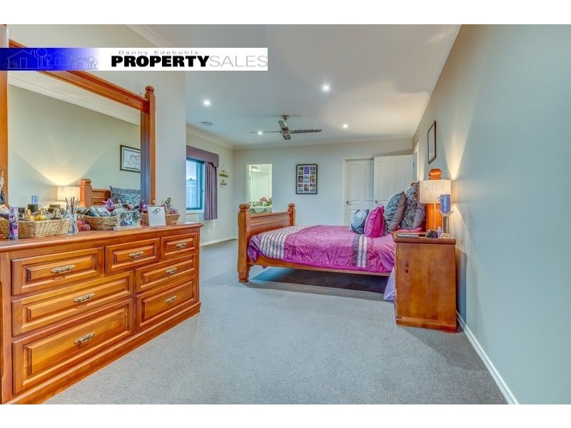 8 Robin Close, Newborough VIC 3825