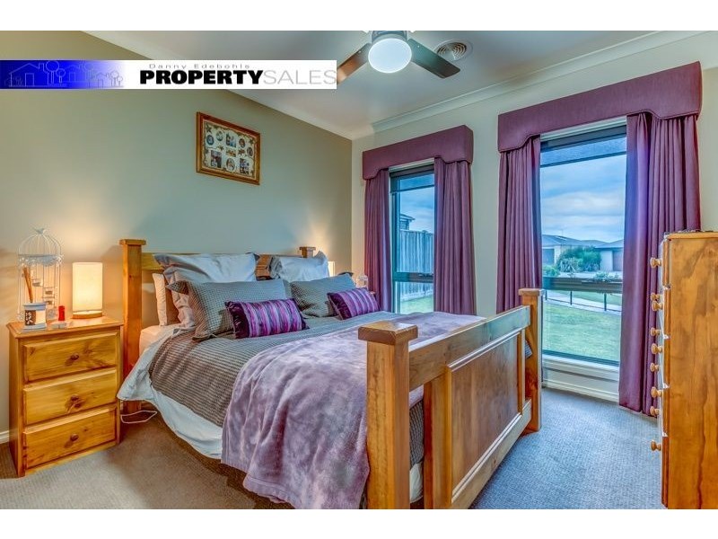 8 Robin Close, Newborough VIC 3825