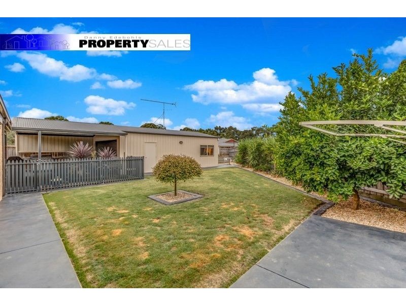 8 Robin Close, Newborough VIC 3825