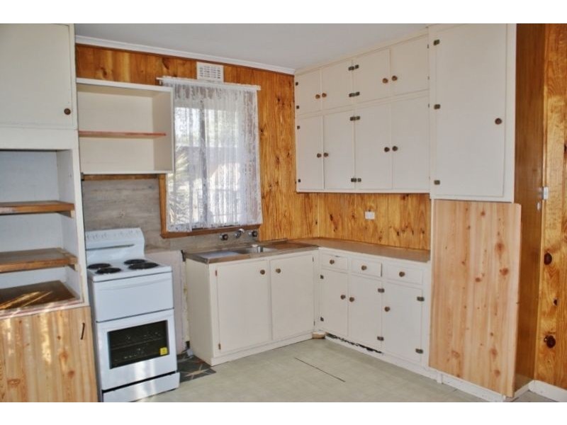 63 Elizabeth Street, Moe VIC 3825