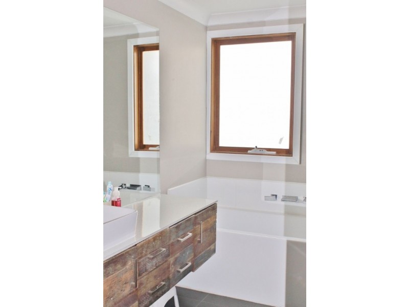 30 Newark Avenue, Newborough VIC 3825