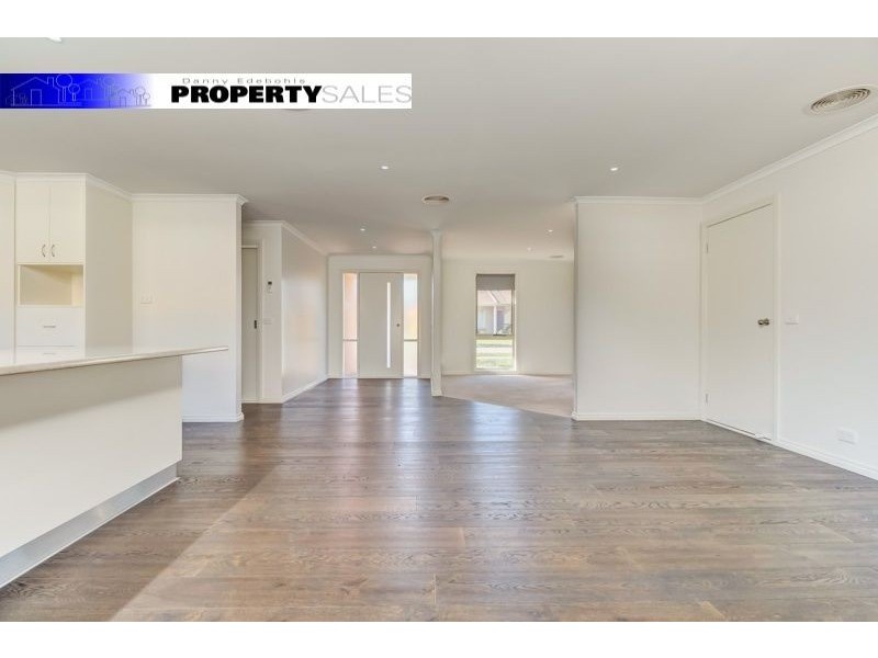 8 Rafter Court, Moe VIC 3825