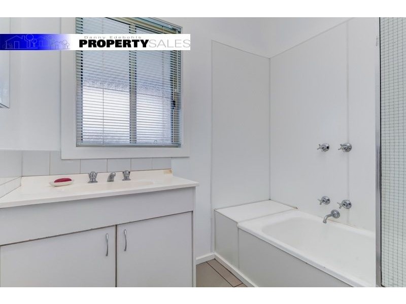 16 Hawker Street, Moe VIC 3825