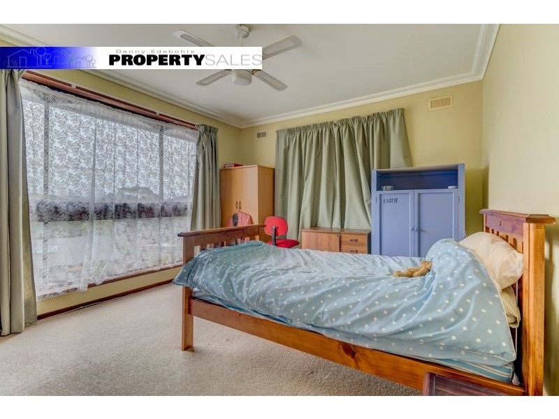 4 Smallburn Avenue, Newborough VIC 3825