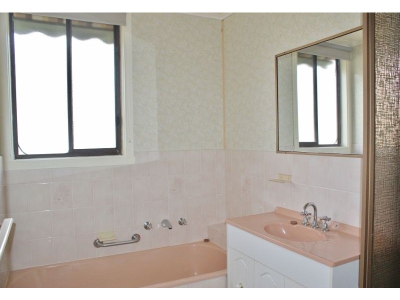 32 Newark Avenue, Newborough VIC 3825