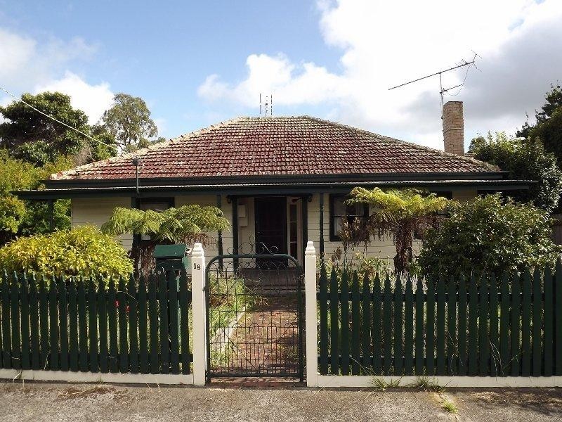 18 Gladstone St, Moe VIC 3825