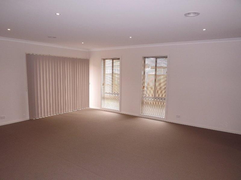 1/16 Sweetwater Place, Moe VIC 3825