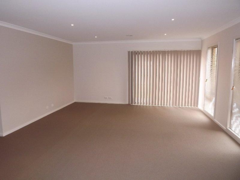 1/16 Sweetwater Place, Moe VIC 3825
