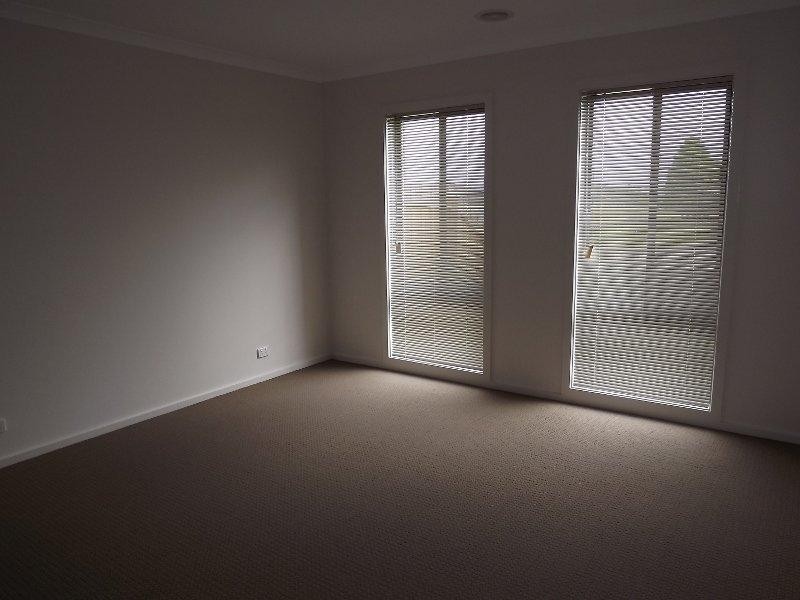 1/16 Sweetwater Place, Moe VIC 3825