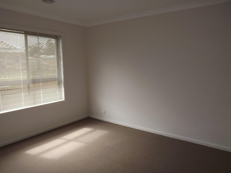 1/16 Sweetwater Place, Moe VIC 3825