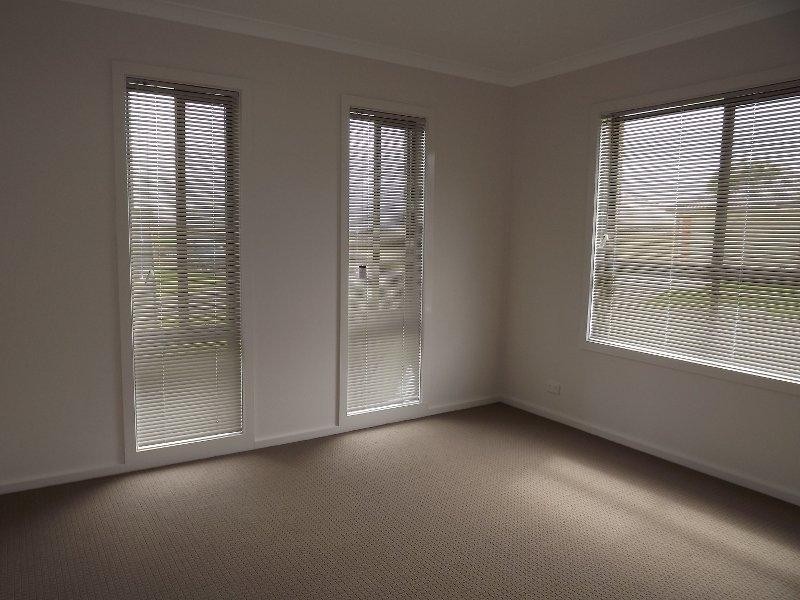 1/16 Sweetwater Place, Moe VIC 3825