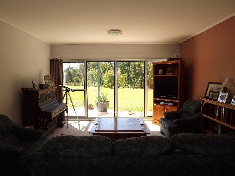 27 Matthew Court, Moe South VIC 3825