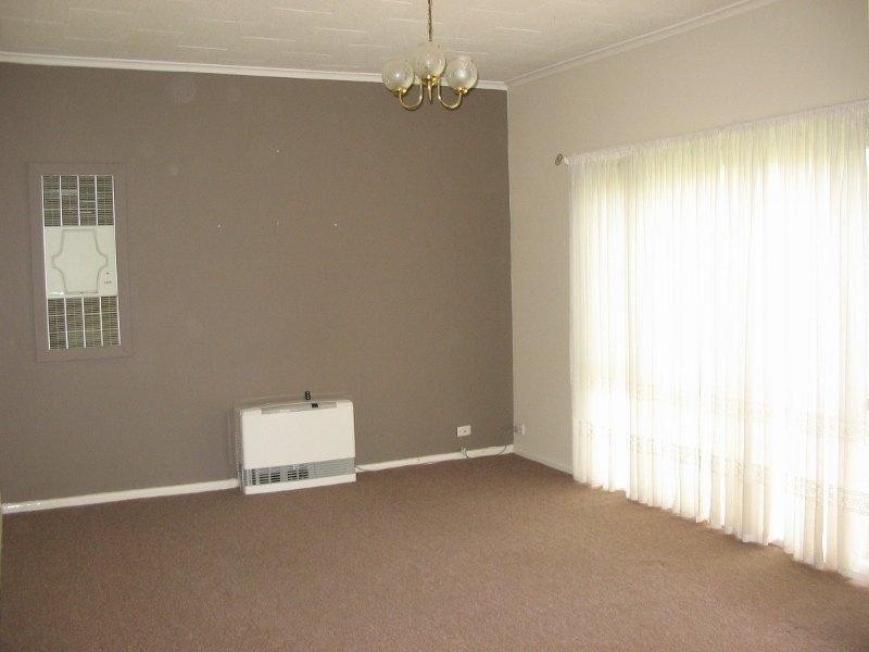 9 Staff Street, Moe VIC 3825