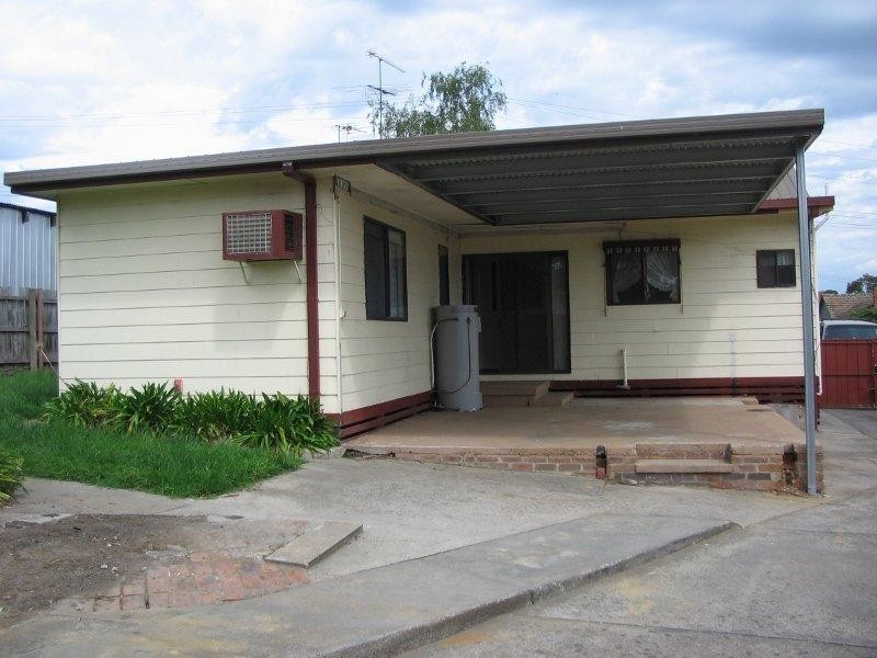9 Staff Street, Moe VIC 3825
