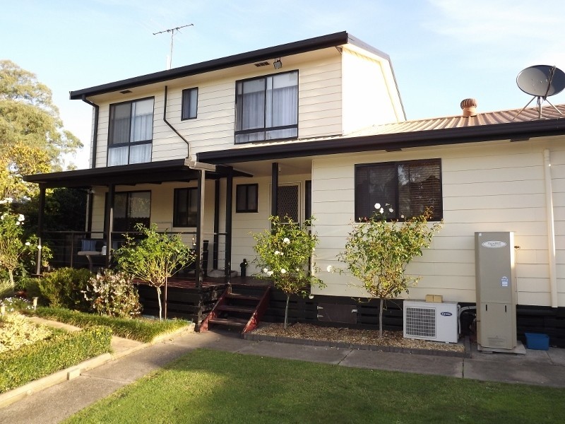 4 Koornalla Street, Newborough VIC 3825