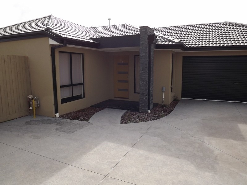 2/10 Sweetwater Place, Moe VIC 3825