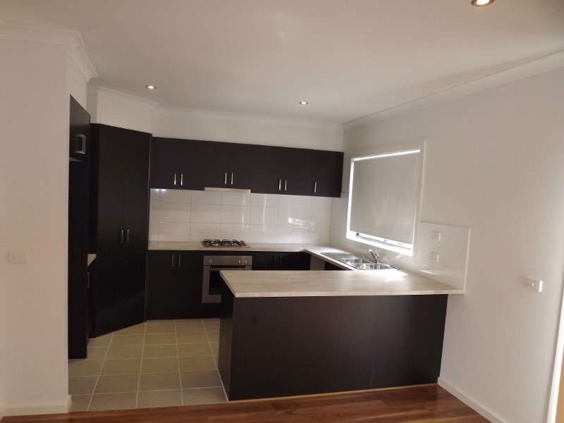 2/10 Sweetwater Place, Moe VIC 3825