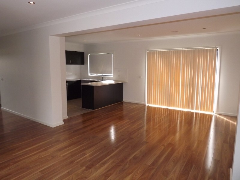 2/10 Sweetwater Place, Moe VIC 3825
